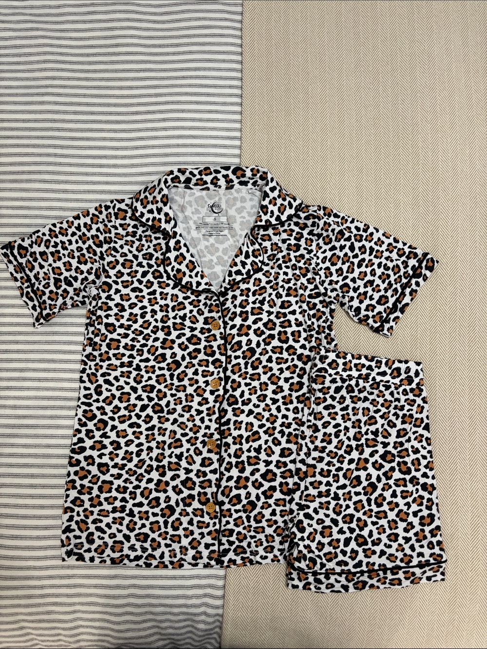 NWOT Snuggle Bums Leopard Bamboo PJs Lounge Set Pajamas Short Sleeve & Shorts